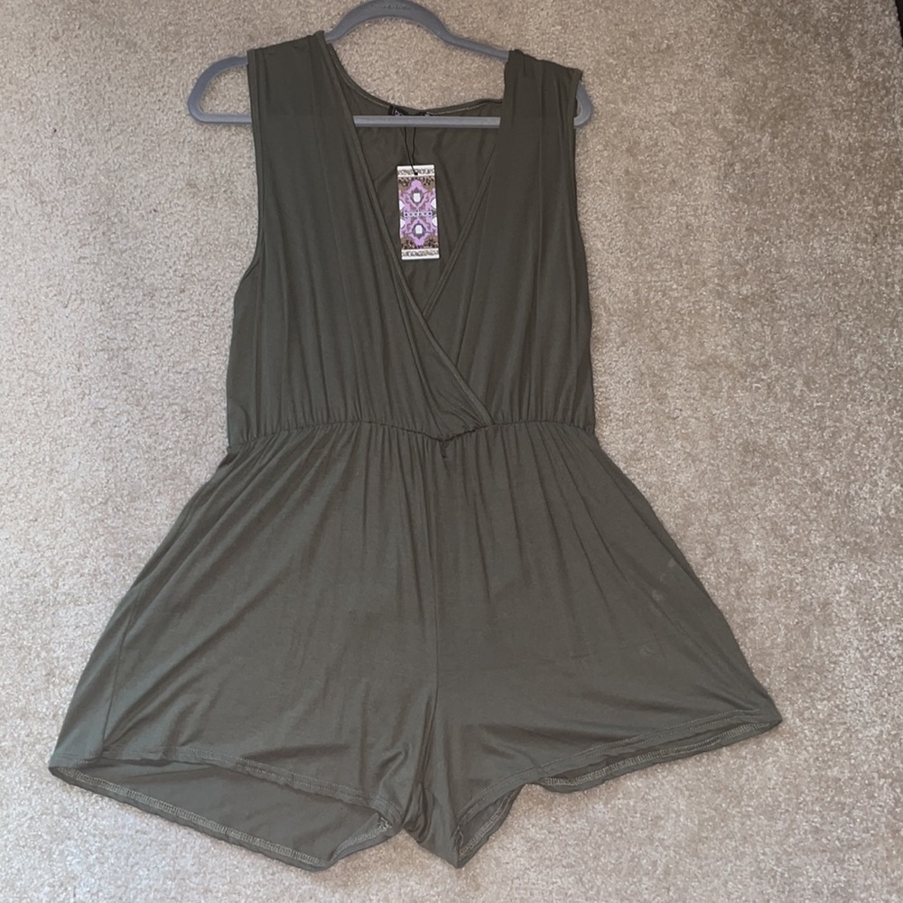 Boohoo Plus Basic Wrap Over Jersey Romper - Picture 2 of 5